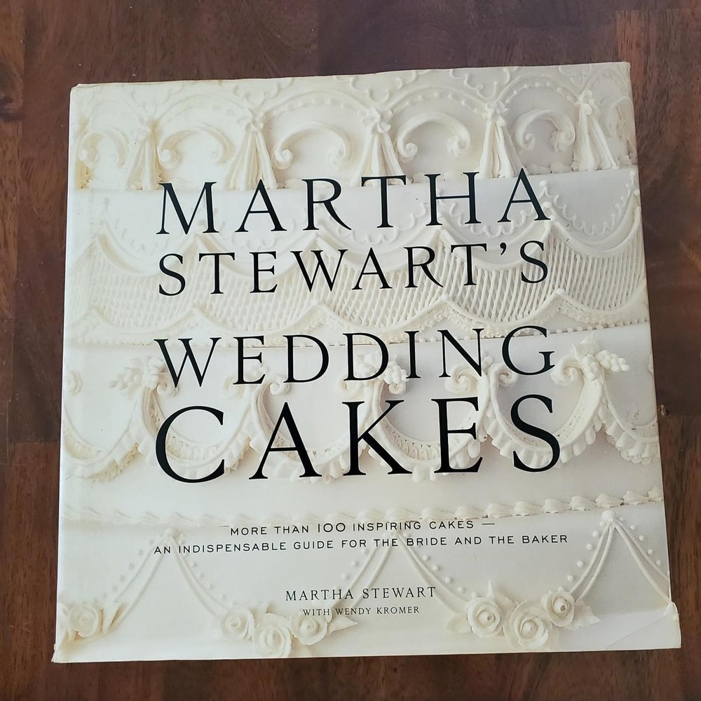 Martha Stewart's Wedding Cakes: More Than 100 Inspiring Cakes